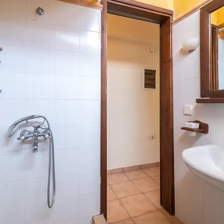 Seafront Agrilis Escape - Serenity And Views Ágrilos
